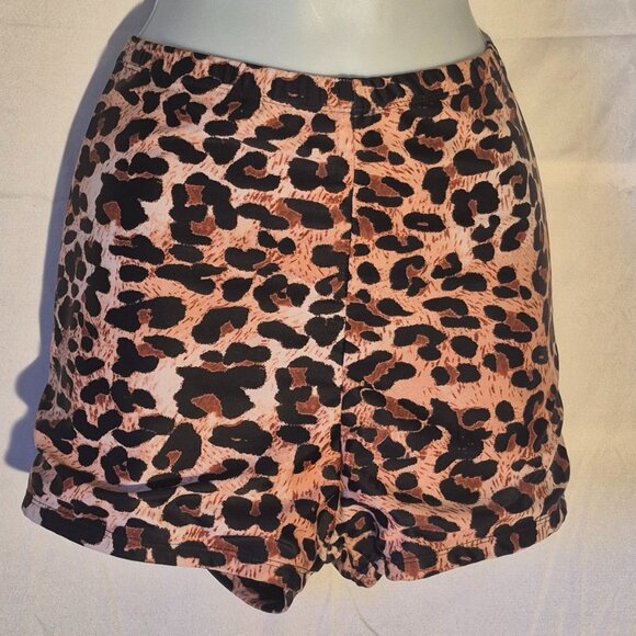 Pants - Animal Pring ladies' shorts. Lined. In size 4XL   (38" waist)